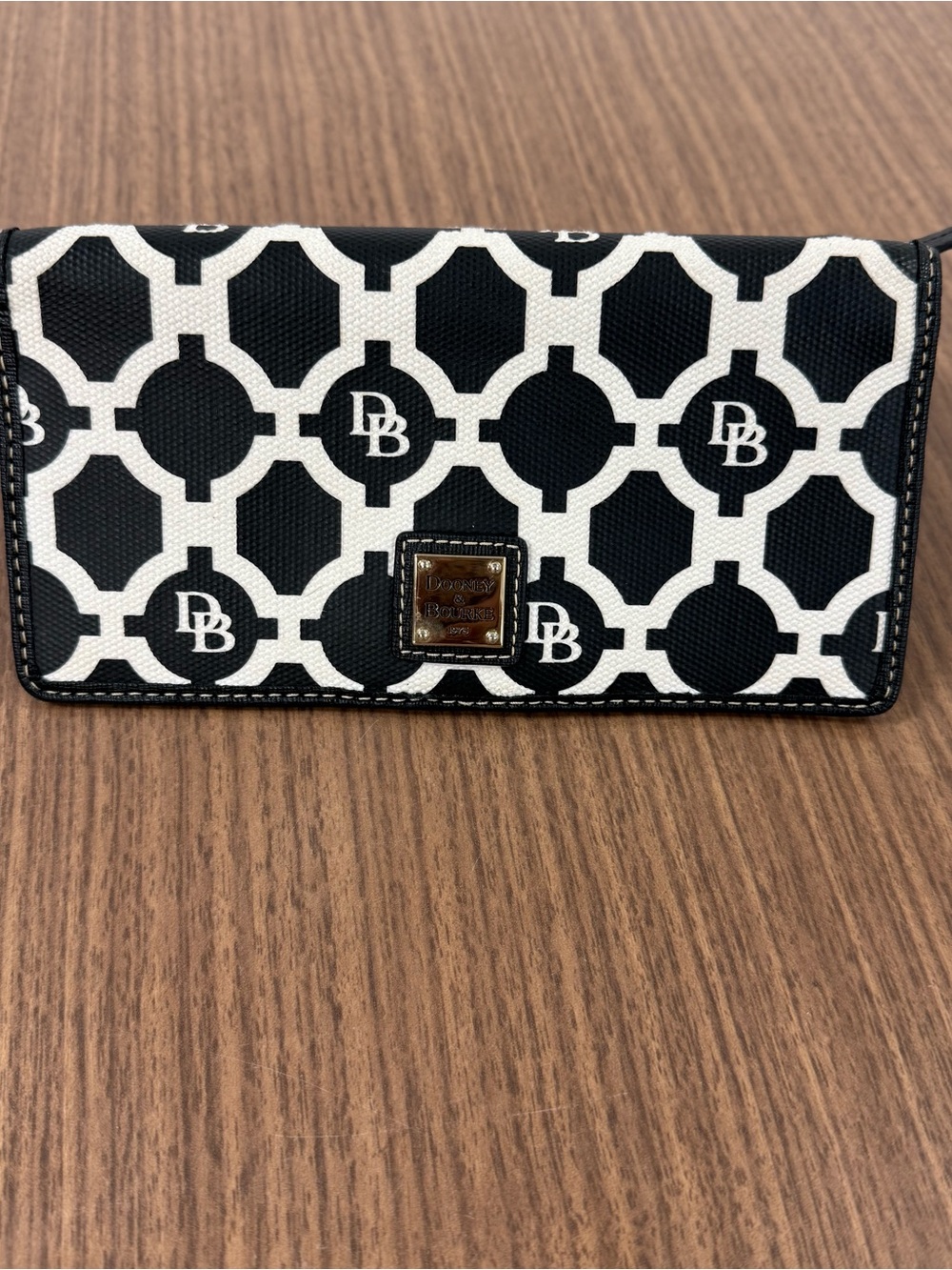 Dooney & Bourke Black and White Geometric Logo Continental Wallet - Picture 2 of 10